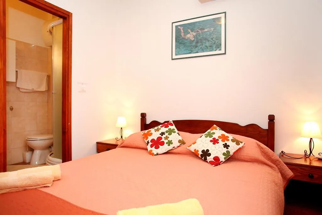 Rooms & Studio Stipcic 3*, Trogir